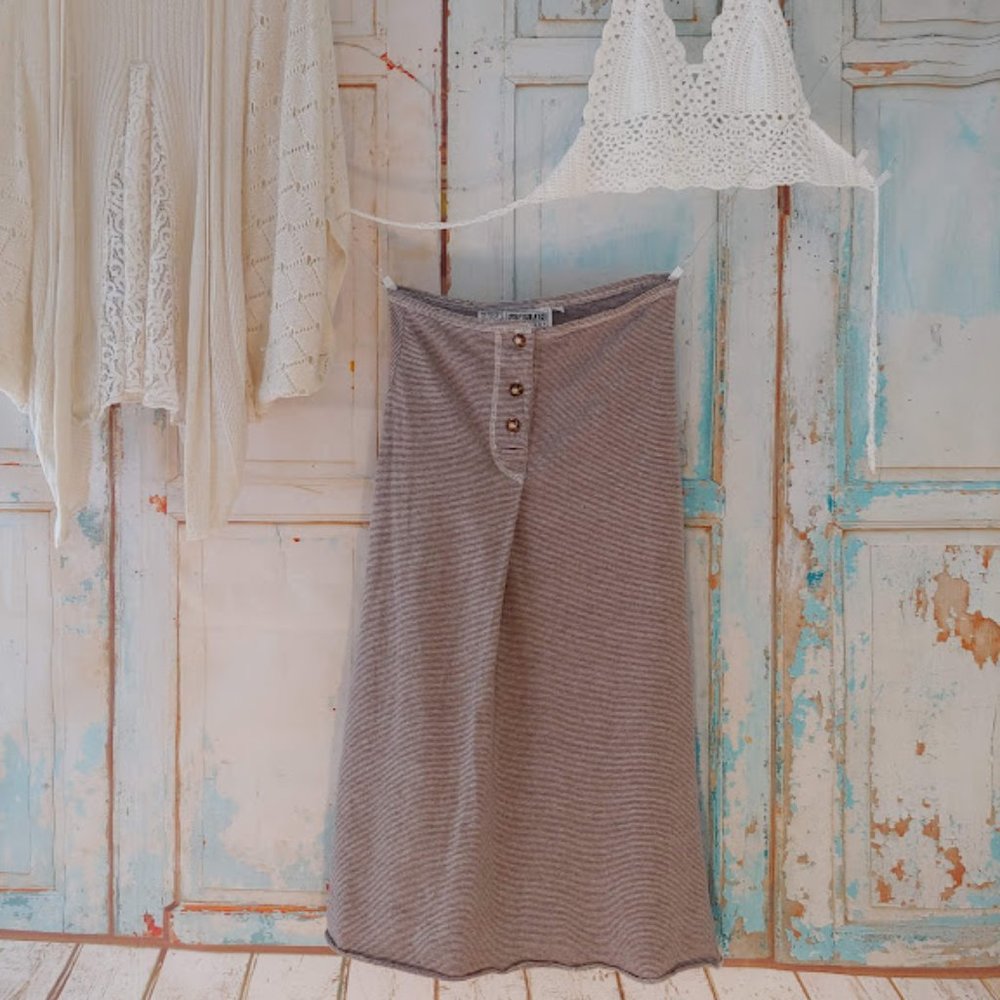 URBAN INSTINCT soft stretch button front skirt/size s/tan & white